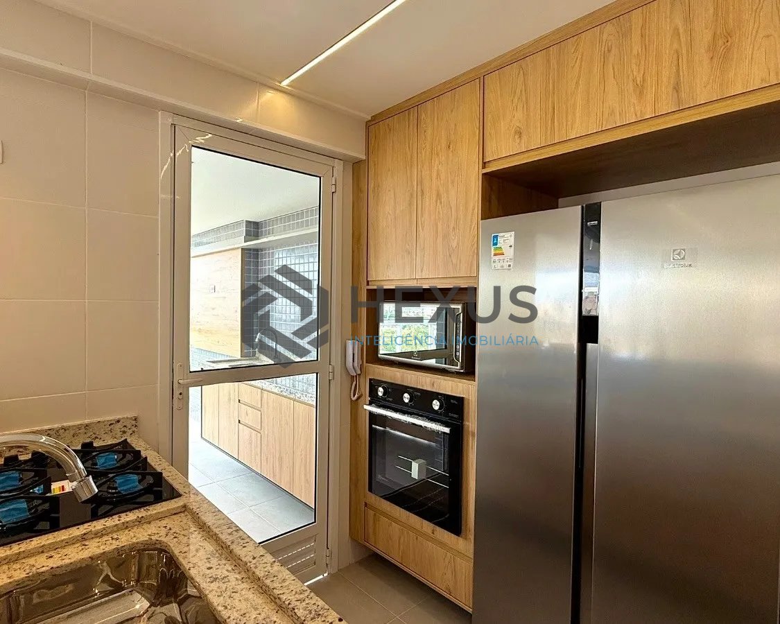 Foto 14 de Apartamento reformado com varanda gourmet vista mar e lazer a 100m da praia na Enseada, Guarujá