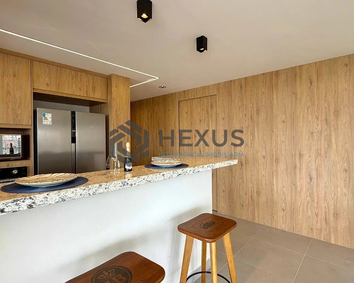 Foto 15 de Apartamento reformado com varanda gourmet vista mar e lazer a 100m da praia na Enseada, Guarujá