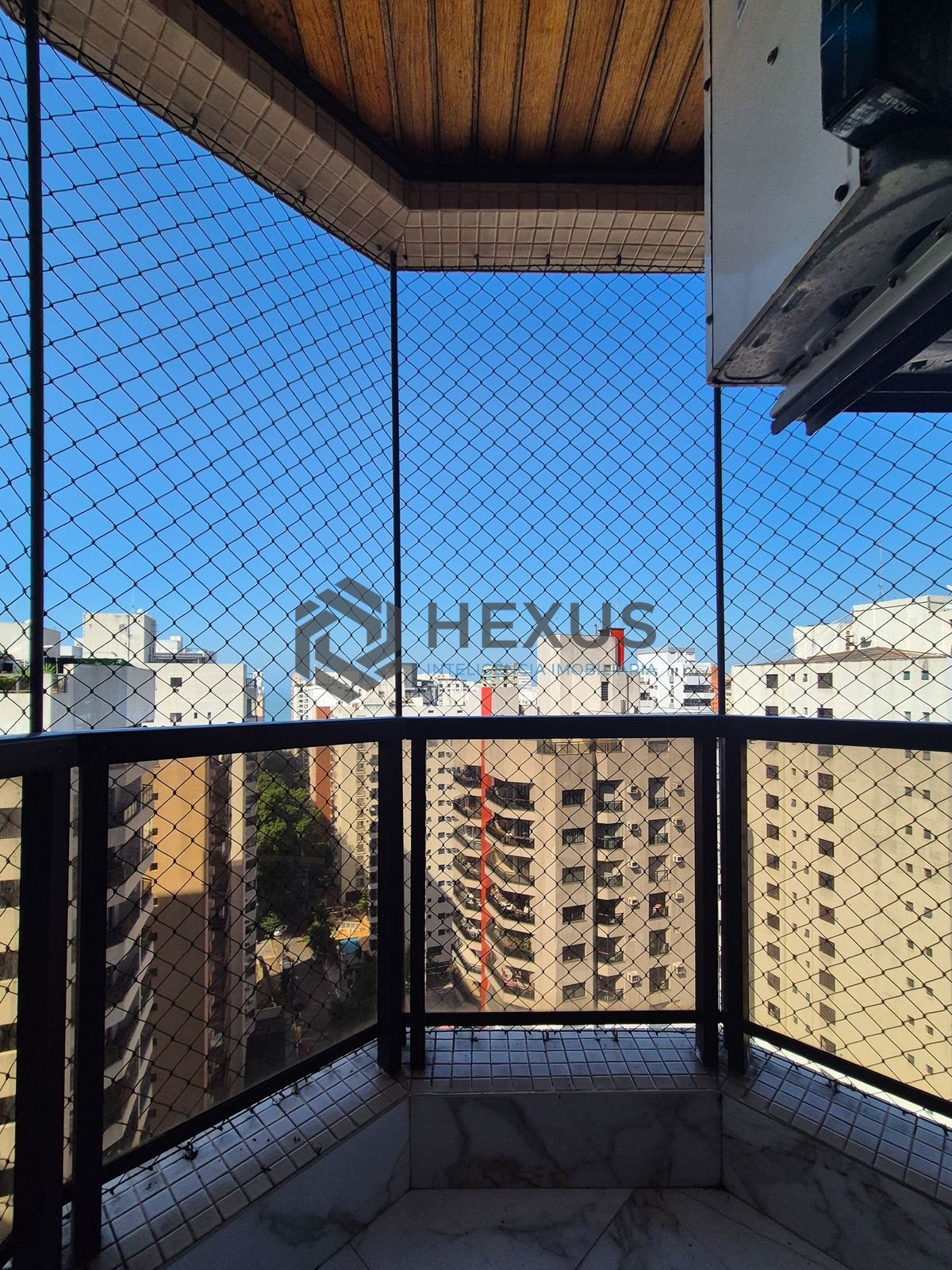 Foto 15 de Apartamento com varanda e lazer na região da Barra Funda nas Pitangueiras, Guarujá