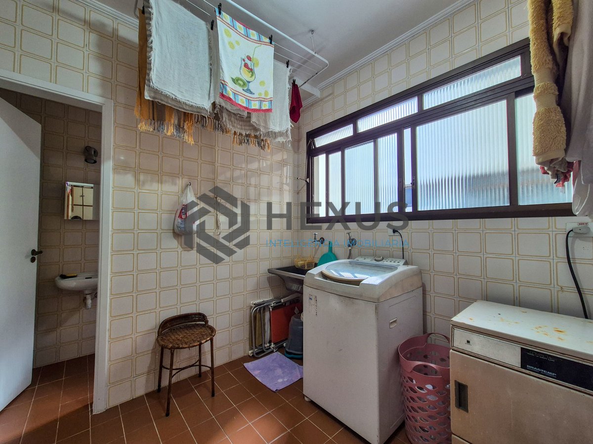 Foto 18 de Apartamento com varanda vista mar e lazer a 1 quadra da praia nas Pitangueiras, Guarujá
