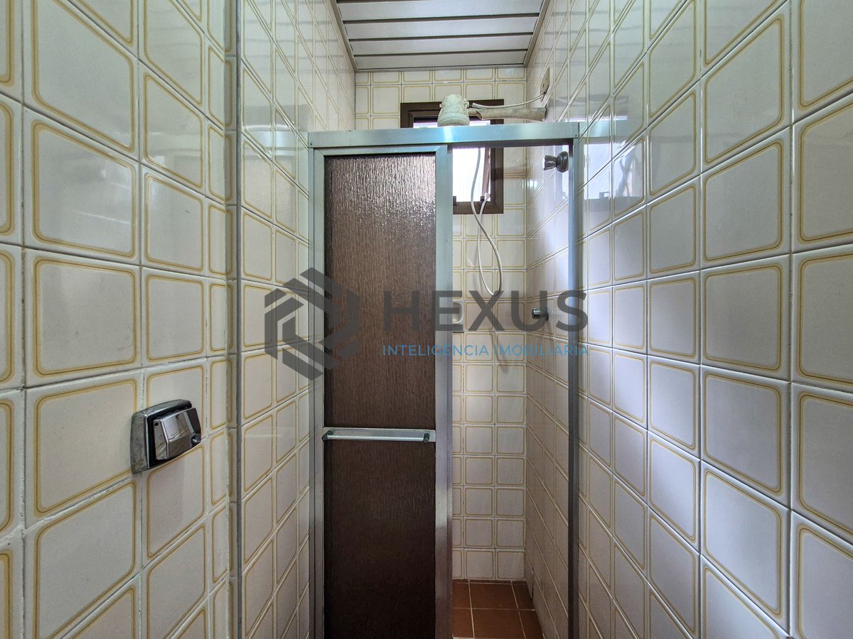 Foto 21 de Apartamento com varanda vista mar e lazer a 1 quadra da praia nas Pitangueiras, Guarujá