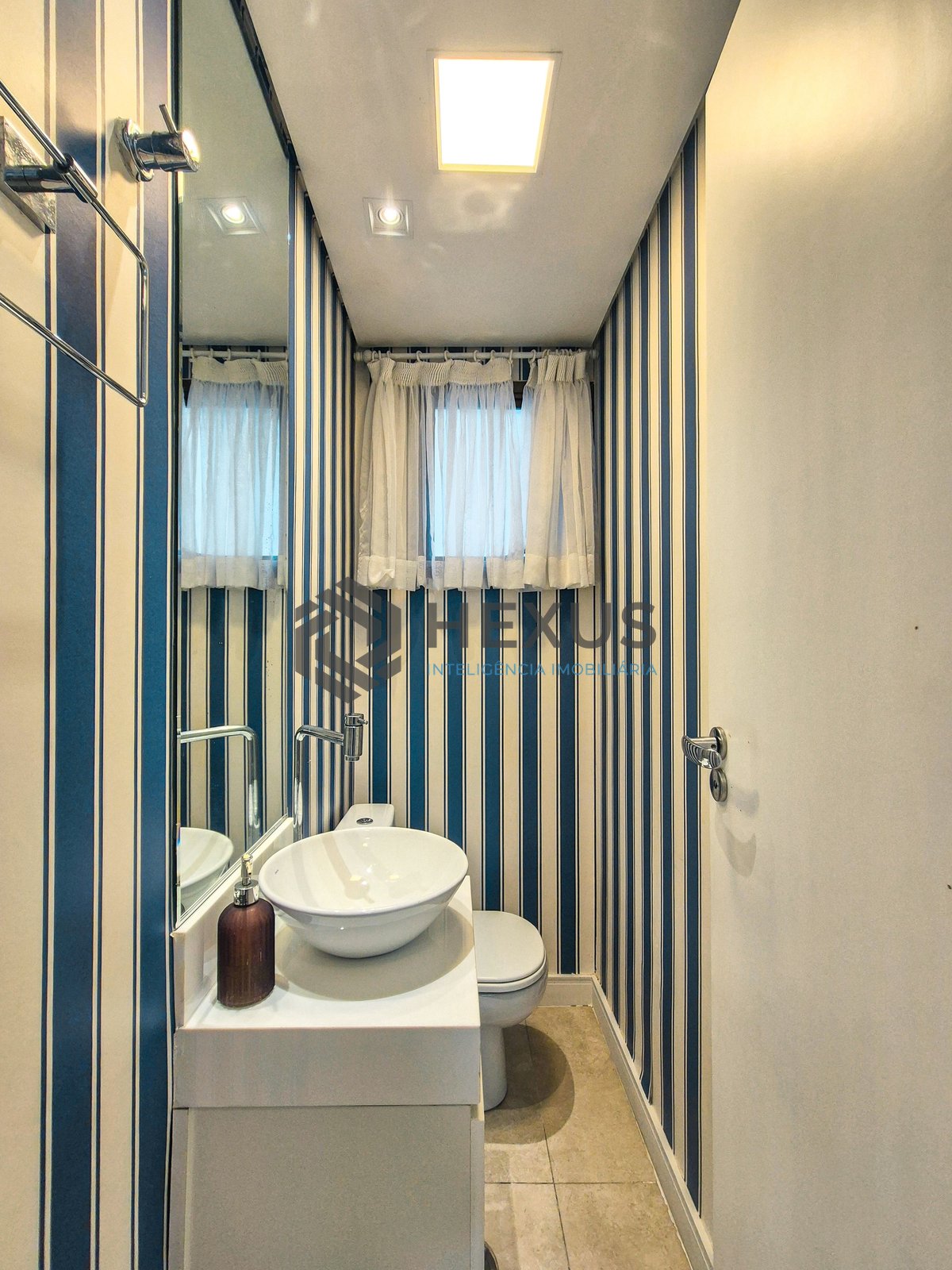 Foto 10 de Apartamento com varanda vista mar e lazer nas Pitangueiras, Guarujá