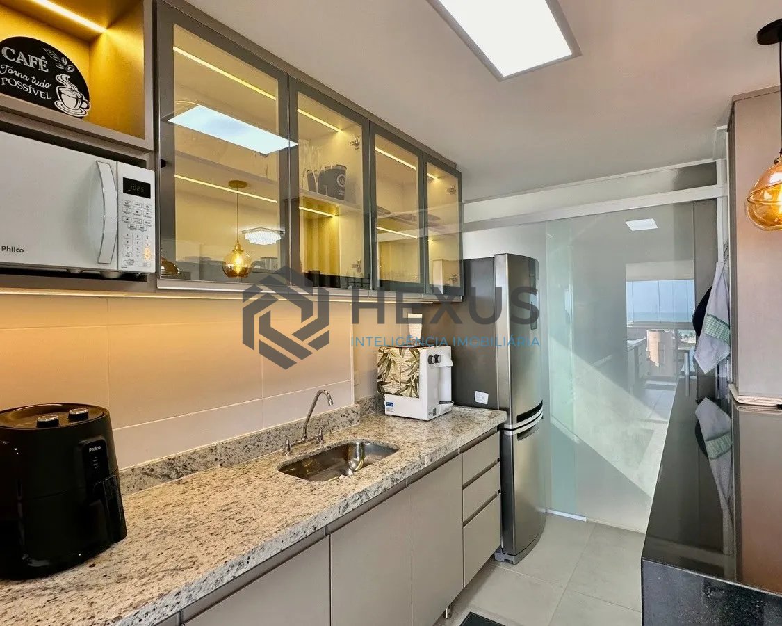 Foto 14 de Apartamento reformado com varanda gourmet vista mar e lazer a 100m da praia na Enseada, Guarujá