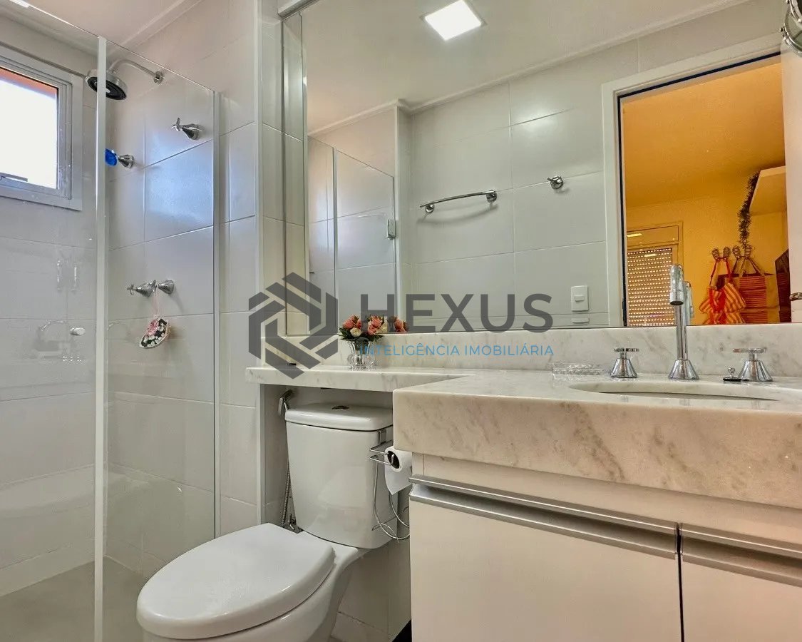 Foto 15 de Apartamento reformado com varanda gourmet vista mar e lazer a 100m da praia na Enseada, Guarujá