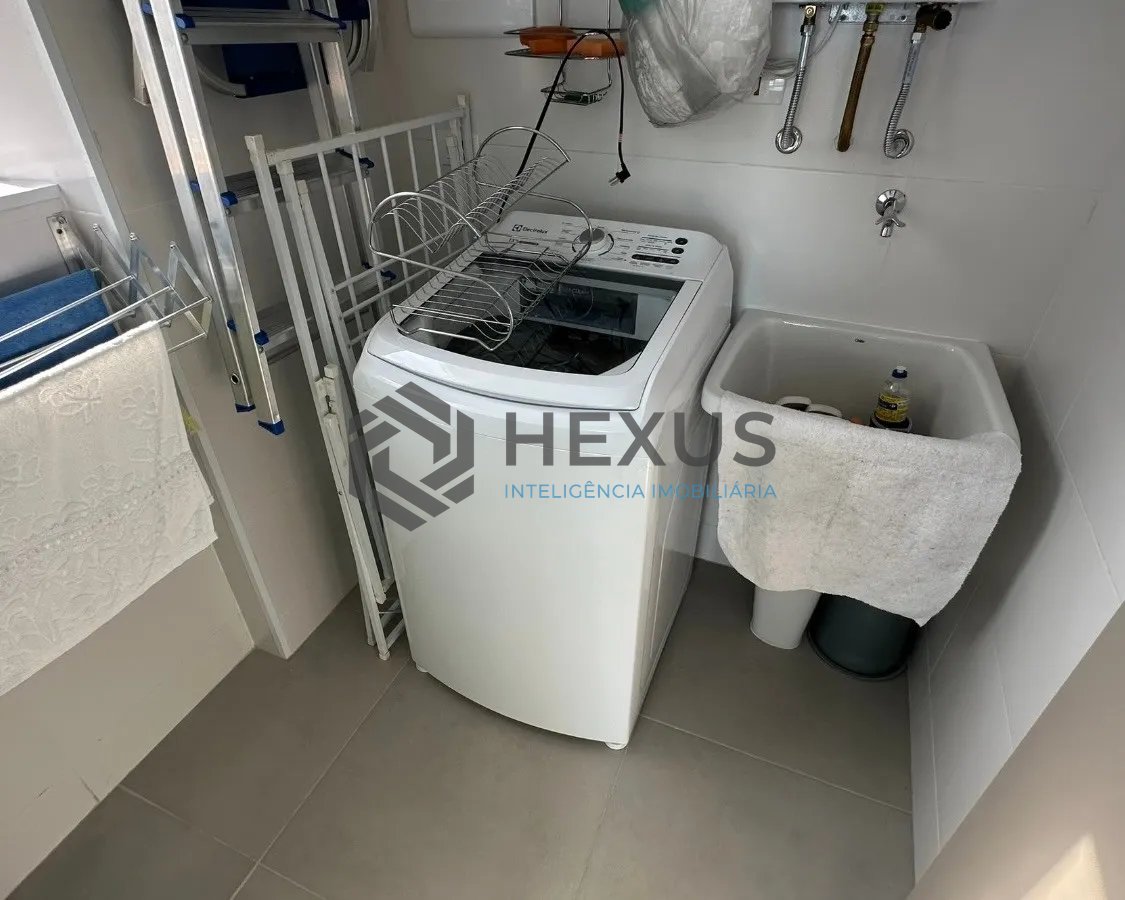 Foto 29 de Apartamento reformado com varanda gourmet vista mar e lazer a 100m da praia na Enseada, Guarujá