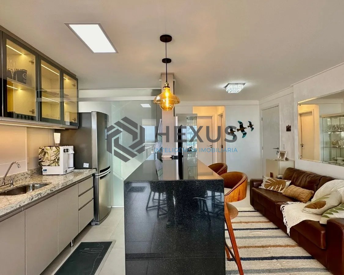 Foto 5 de Apartamento reformado com varanda gourmet vista mar e lazer a 100m da praia na Enseada, Guarujá