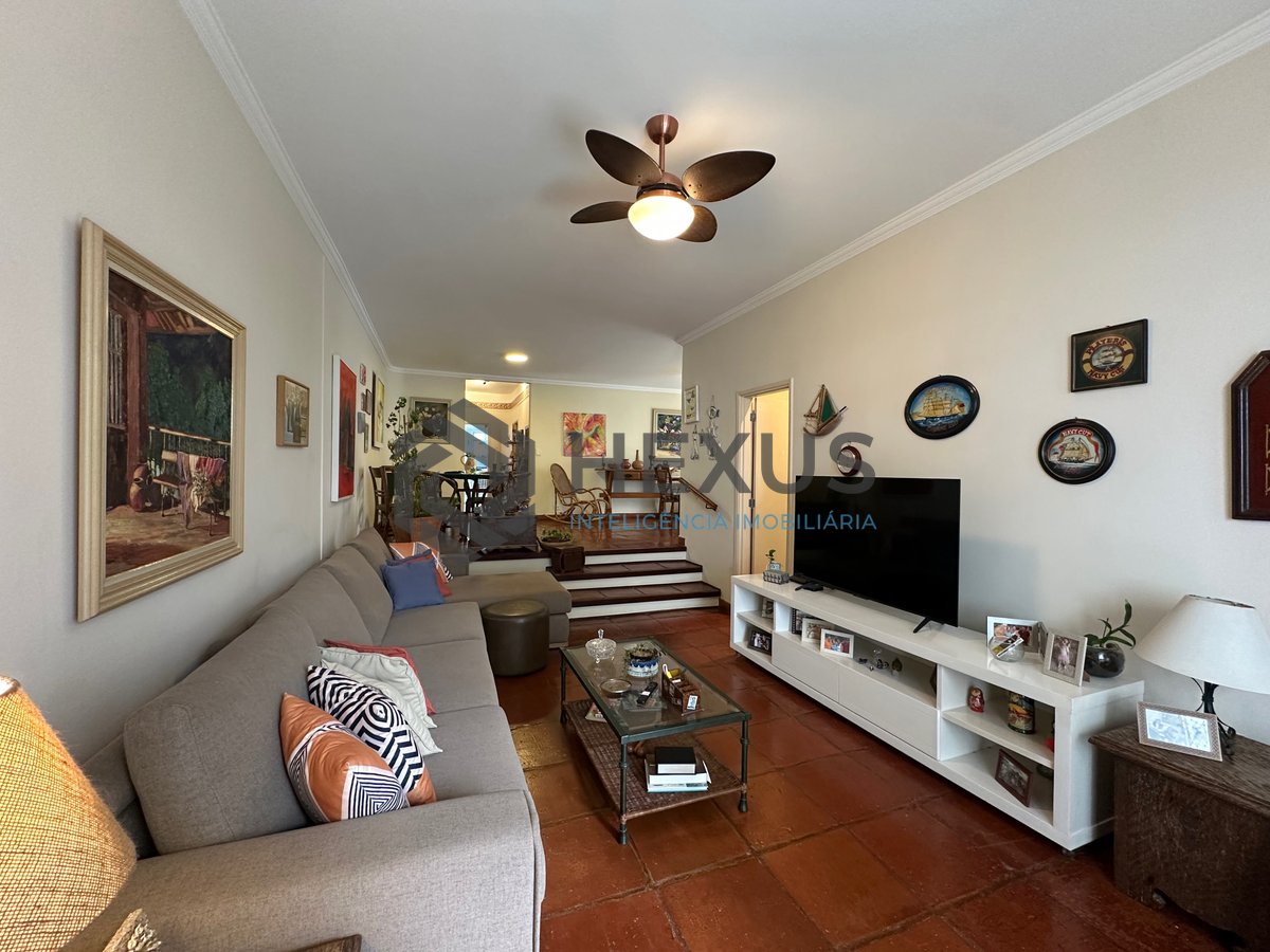 Foto 11 de Apartamento com varanda vista mar a 80m da praia nas Pitangueiras, Guarujá