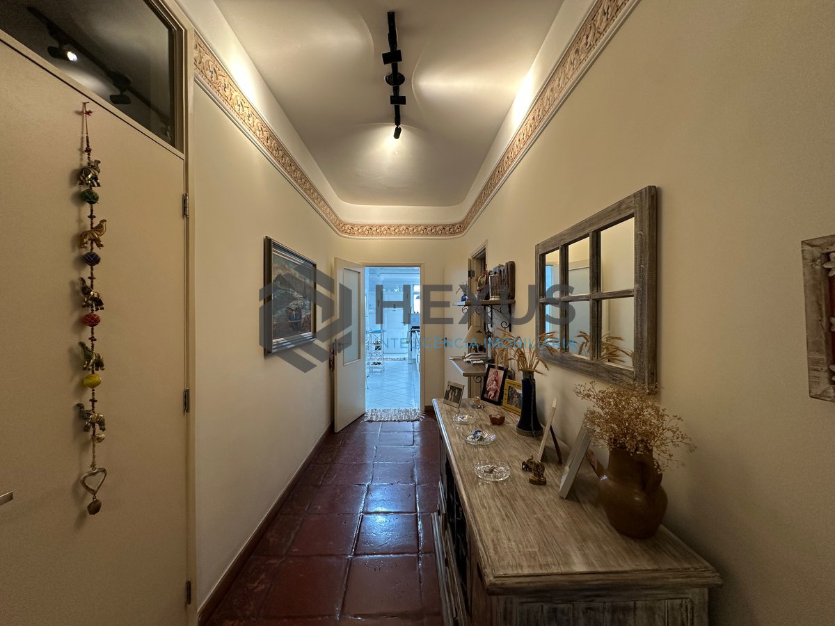 Foto 16 de Apartamento com varanda vista mar a 80m da praia nas Pitangueiras, Guarujá