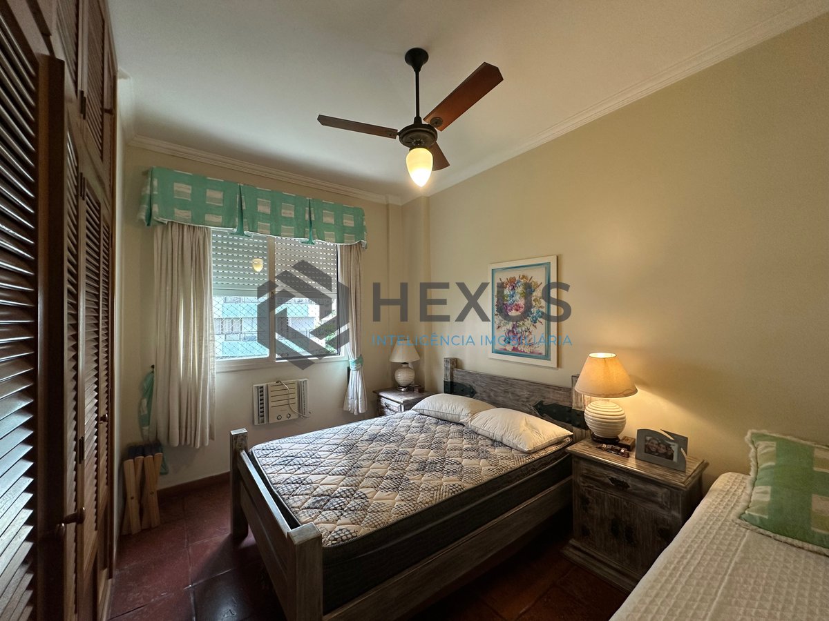 Foto 17 de Apartamento com varanda vista mar a 80m da praia nas Pitangueiras, Guarujá