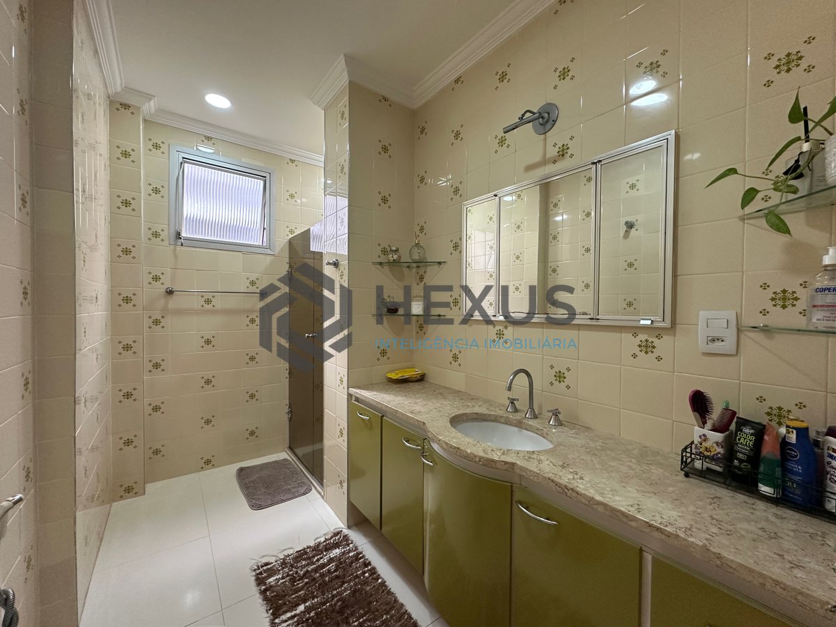 Foto 21 de Apartamento com varanda vista mar a 80m da praia nas Pitangueiras, Guarujá