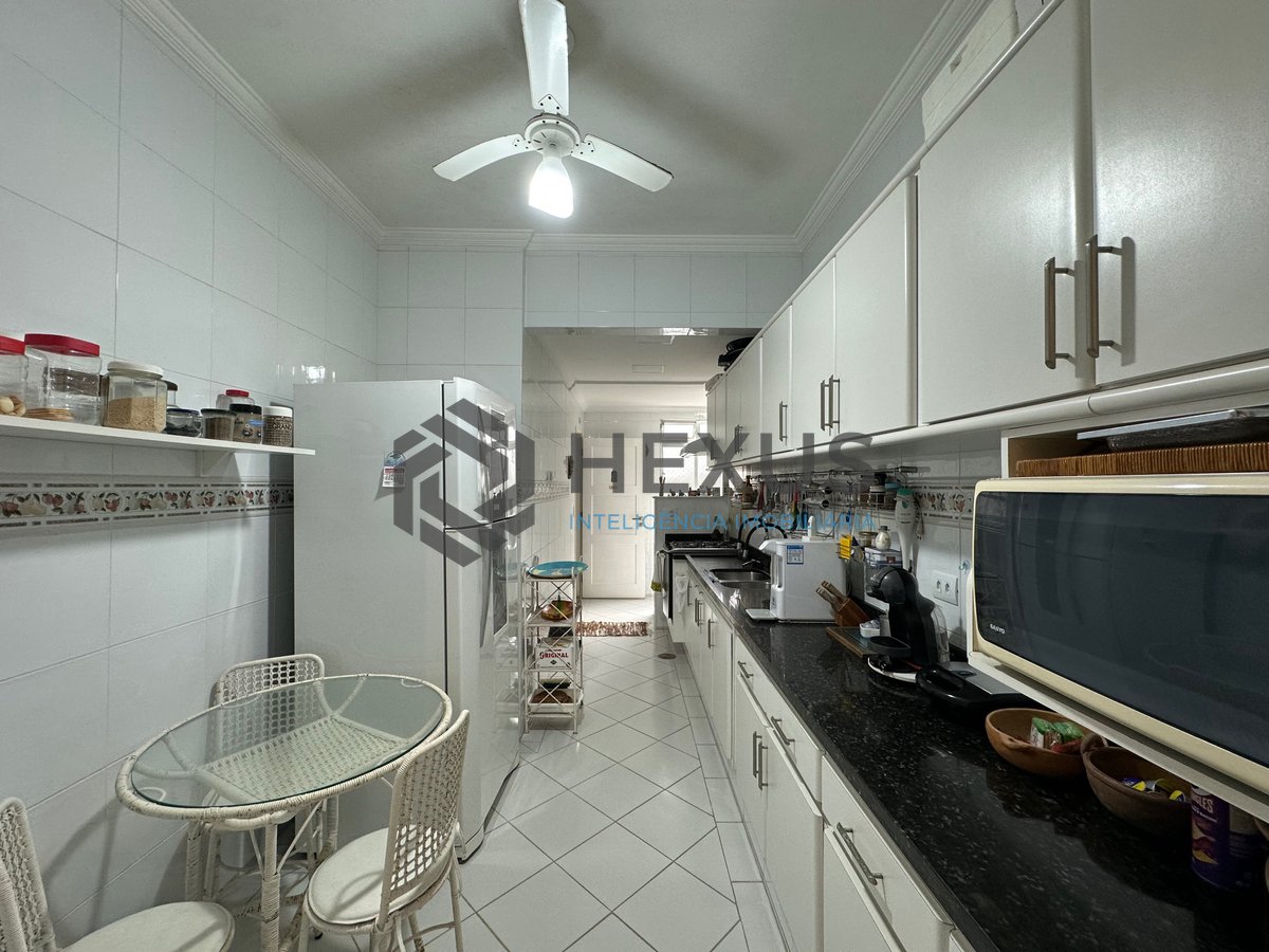 Foto 25 de Apartamento com varanda vista mar a 80m da praia nas Pitangueiras, Guarujá