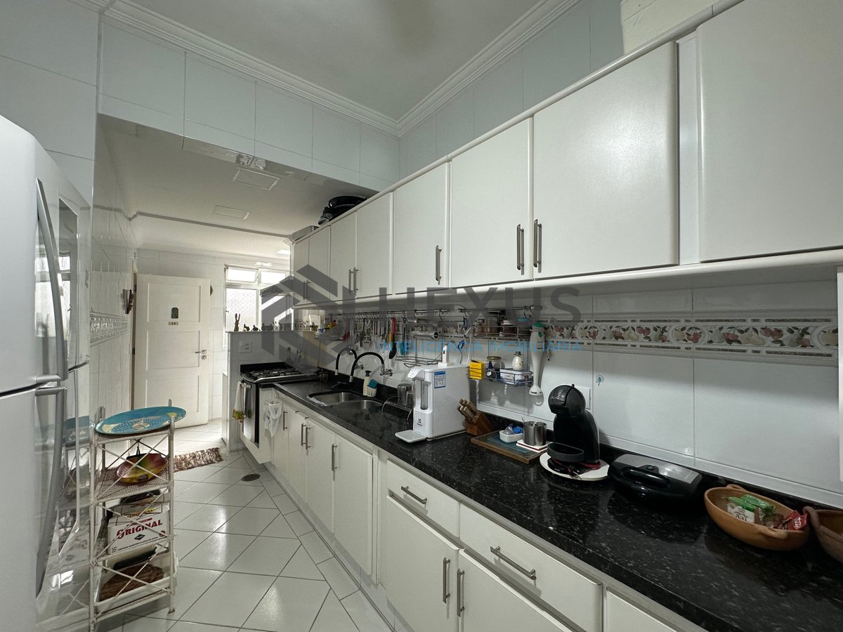 Foto 26 de Apartamento com varanda vista mar a 80m da praia nas Pitangueiras, Guarujá