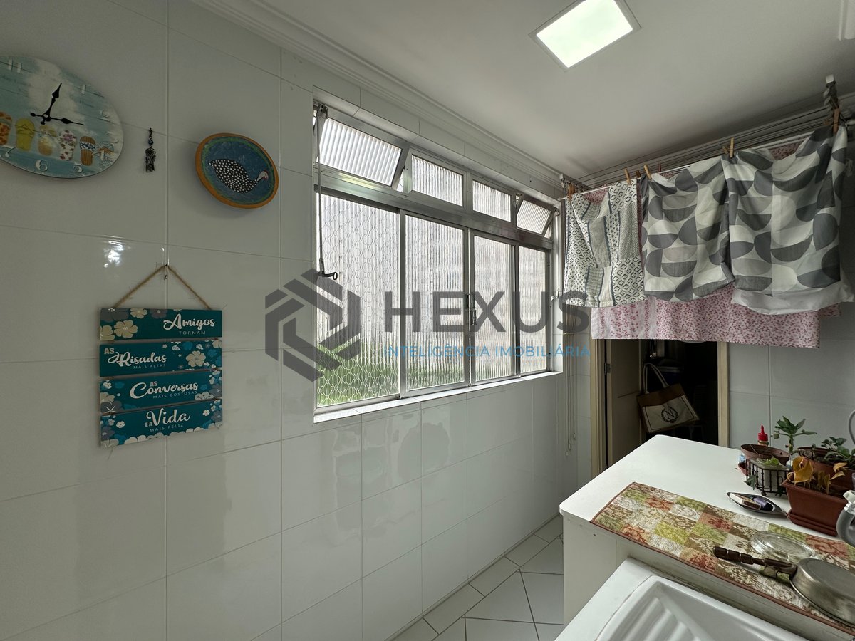Foto 30 de Apartamento com varanda vista mar a 80m da praia nas Pitangueiras, Guarujá