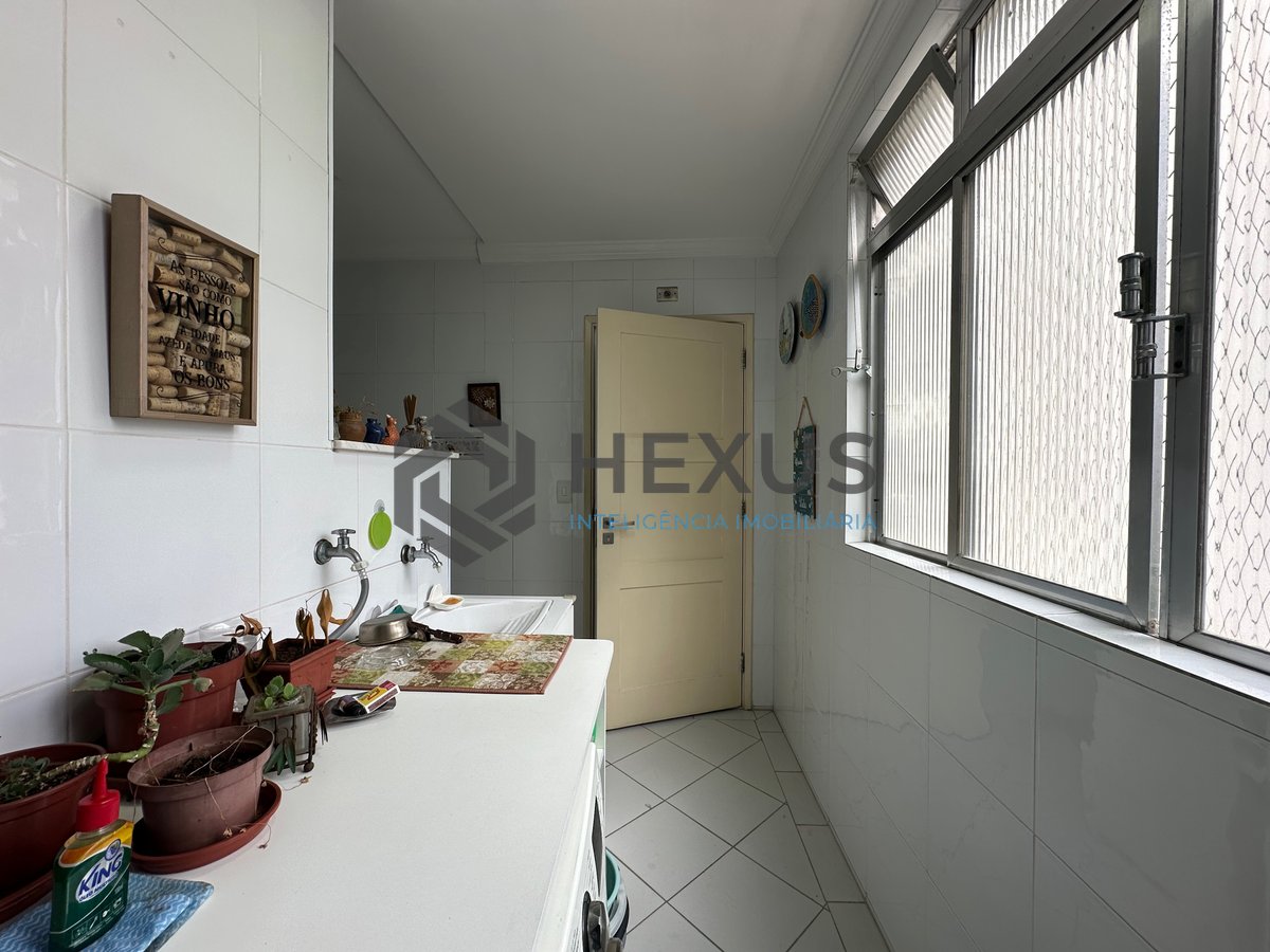 Foto 33 de Apartamento com varanda vista mar a 80m da praia nas Pitangueiras, Guarujá