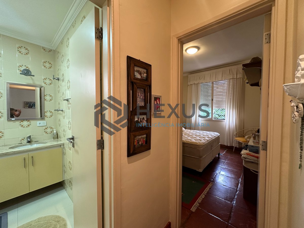 Foto 6 de Apartamento com varanda vista mar a 80m da praia nas Pitangueiras, Guarujá