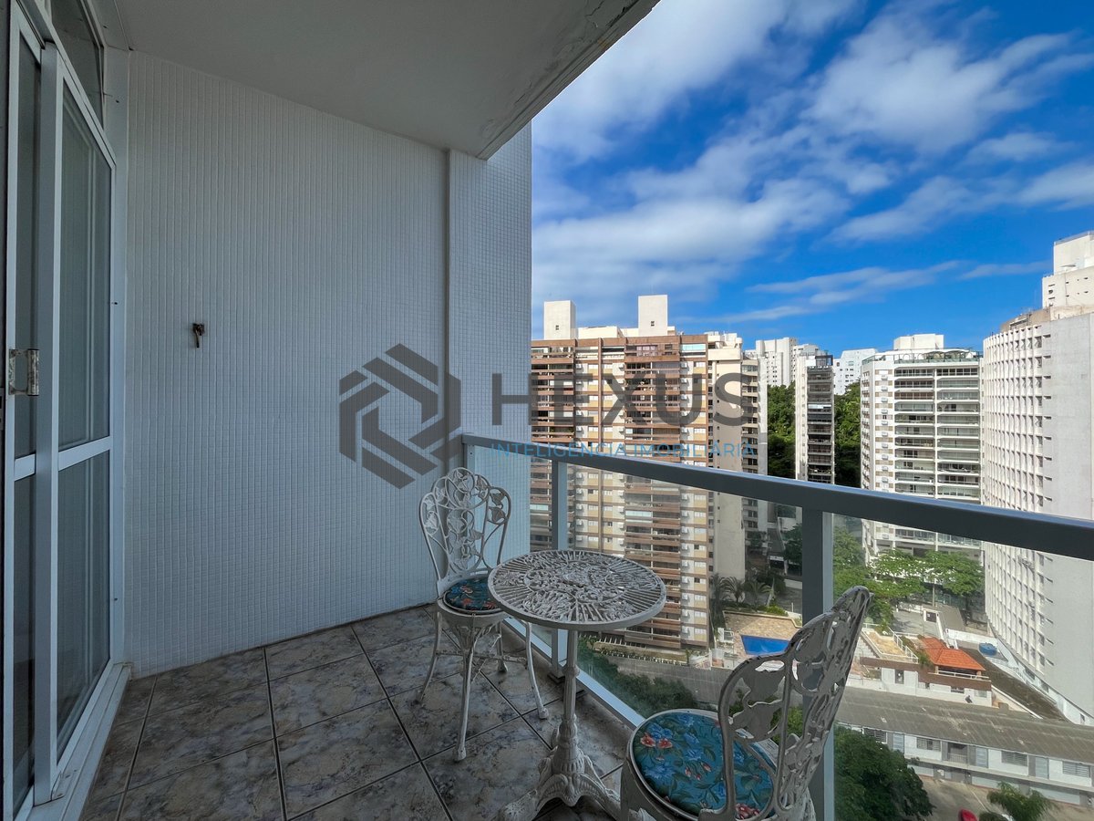 Foto 12 de Apartamento com varanda vista mar e lazer na beira mar da praia nas Pitangueiras, Guarujá