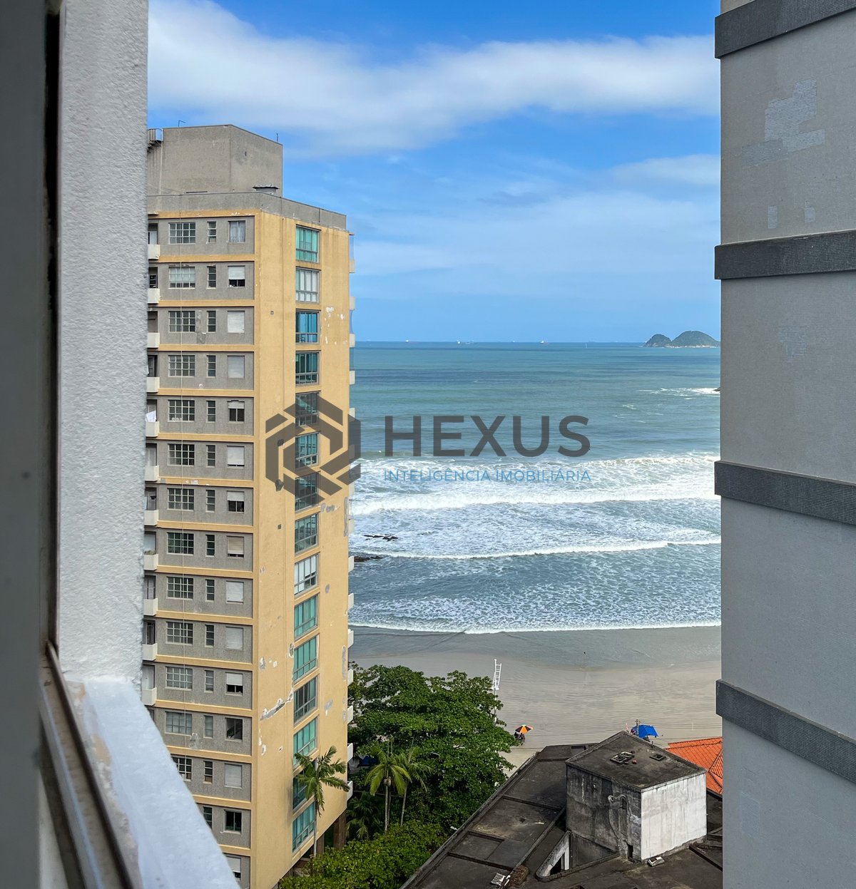 Foto 27 de Apartamento com varanda vista mar e lazer na beira mar da praia nas Pitangueiras, Guarujá