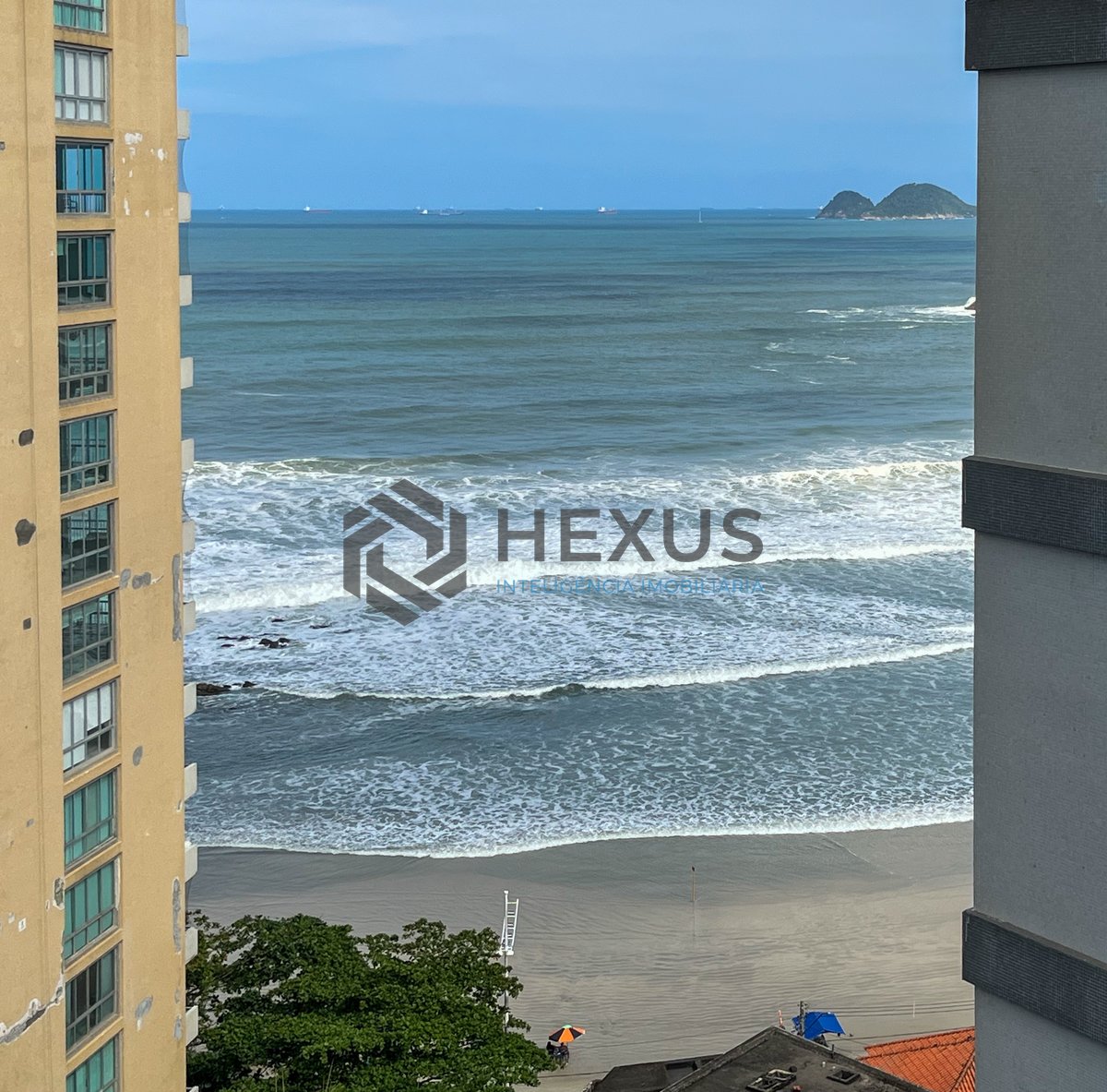 Foto 28 de Apartamento com varanda vista mar e lazer na beira mar da praia nas Pitangueiras, Guarujá