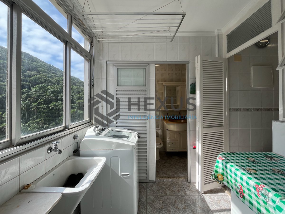 Foto 36 de Apartamento com varanda vista mar e lazer na beira mar da praia nas Pitangueiras, Guarujá