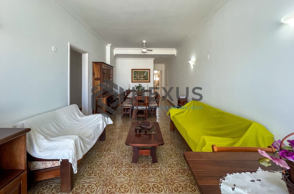 Foto 9 de Apartamento com varanda vista mar e lazer na beira mar da praia nas Pitangueiras, Guarujá