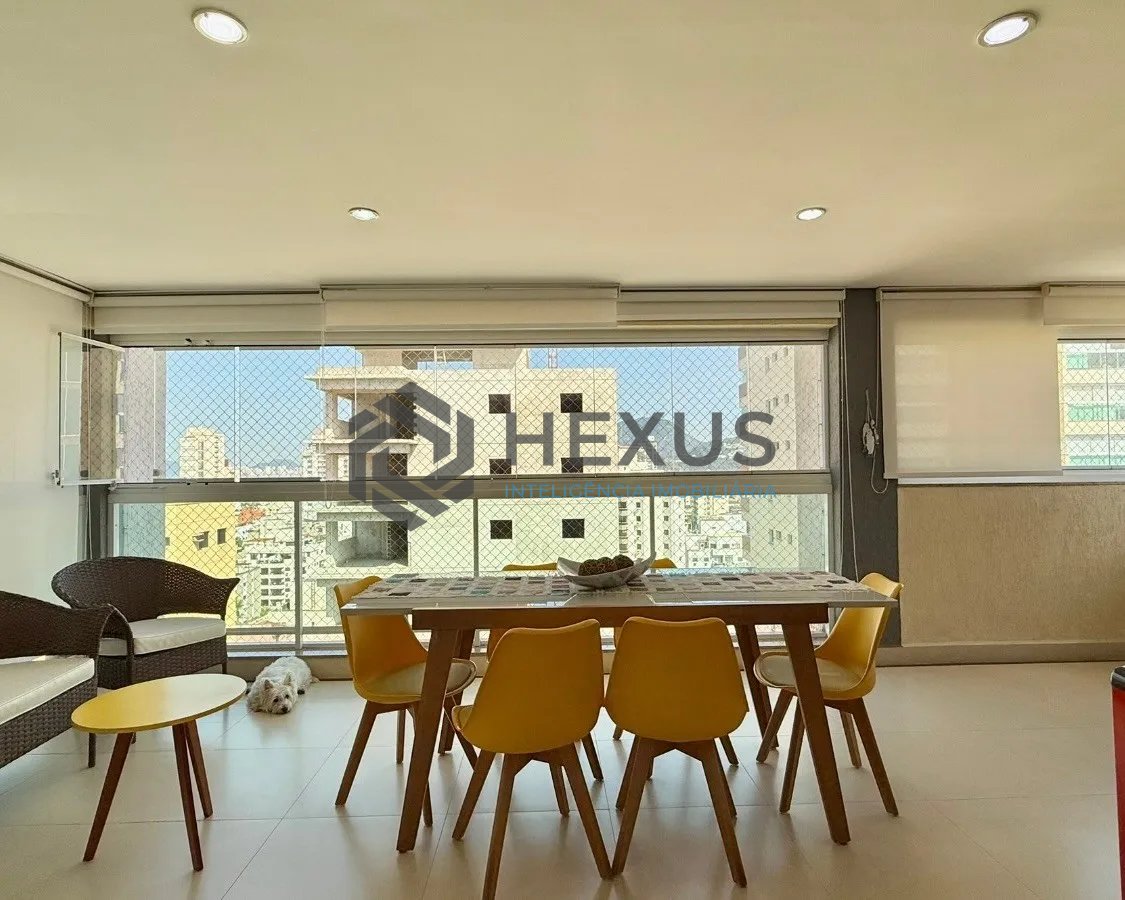 Foto 2 de Apartamento reformado com varanda e lazer a 350m da praia na Enseada, Guarujá