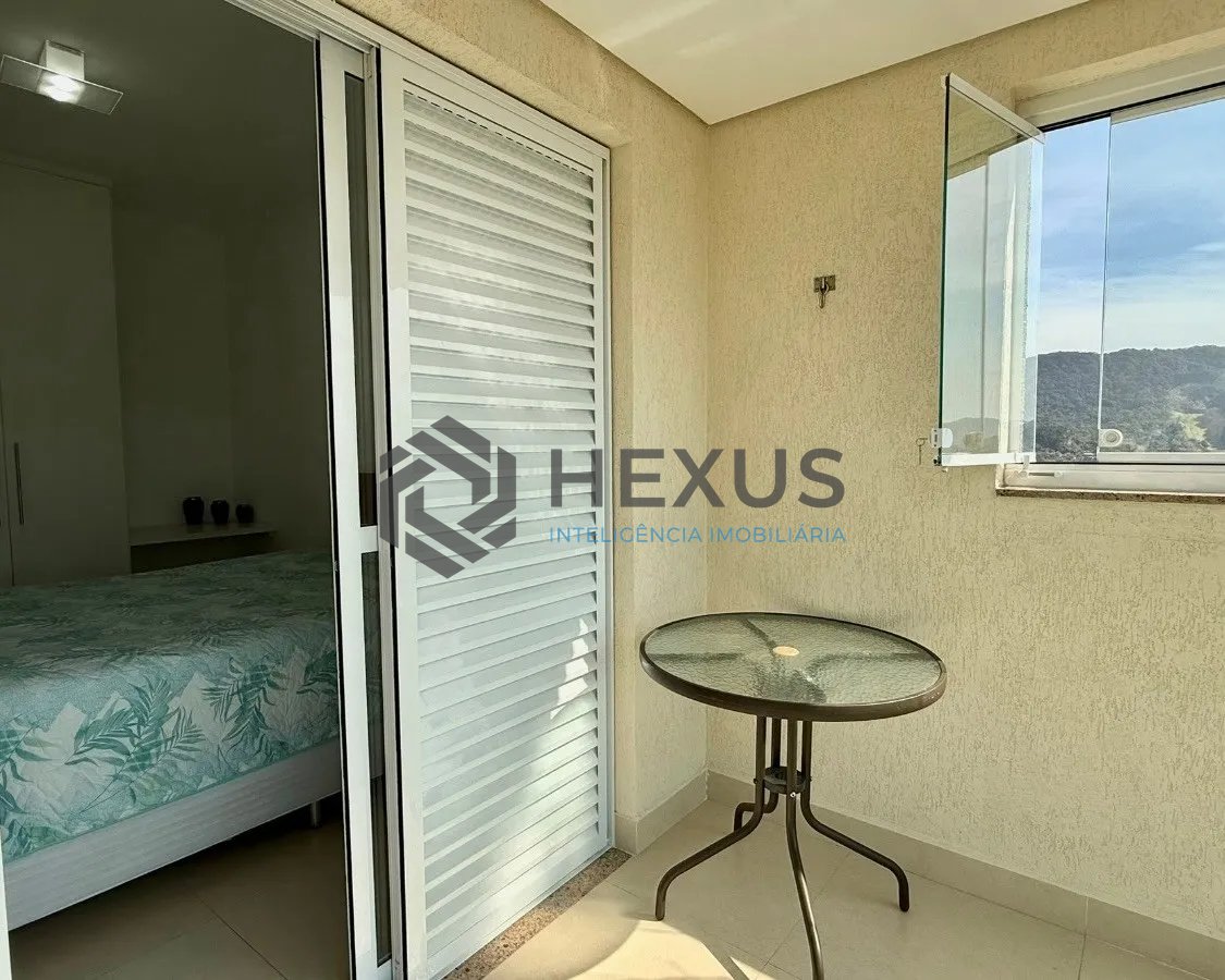Foto 18 de Apartamento reformado com varanda e lazer a 350m da praia na Enseada, Guarujá