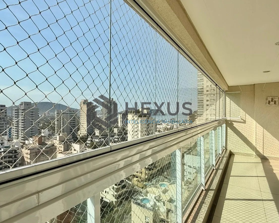 Foto 19 de Apartamento reformado com varanda e lazer a 350m da praia na Enseada, Guarujá