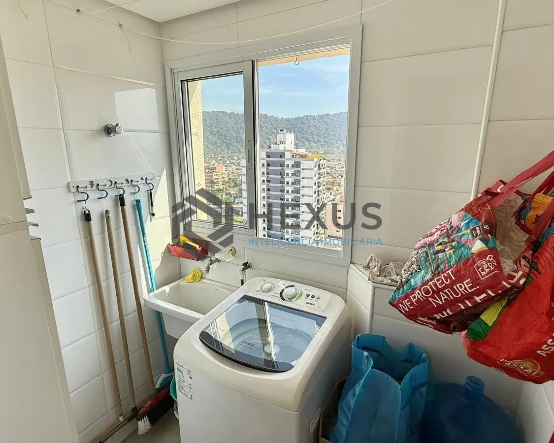 Foto 26 de Apartamento reformado com varanda e lazer a 350m da praia na Enseada, Guarujá