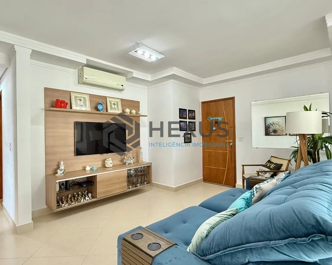 Foto 5 de Apartamento reformado com varanda e lazer a 350m da praia na Enseada, Guarujá