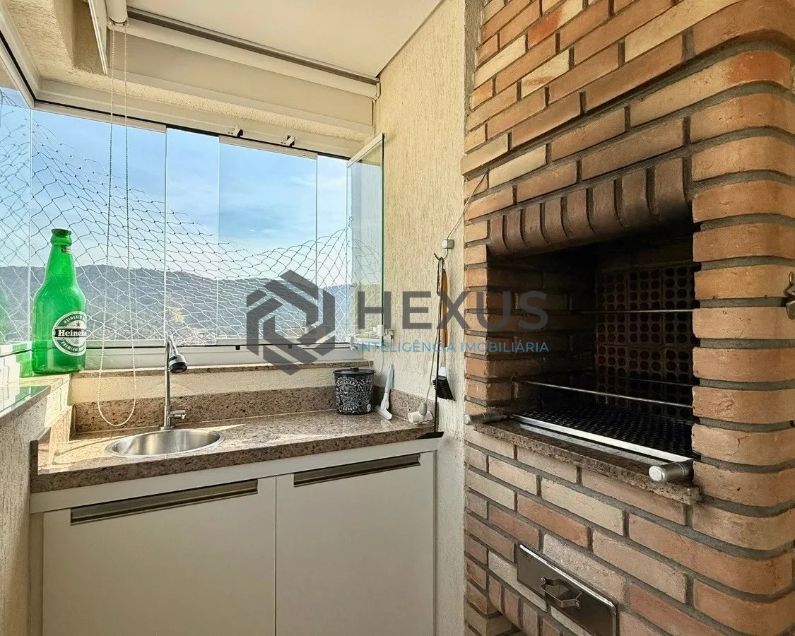 Foto 7 de Apartamento reformado com varanda e lazer a 350m da praia na Enseada, Guarujá