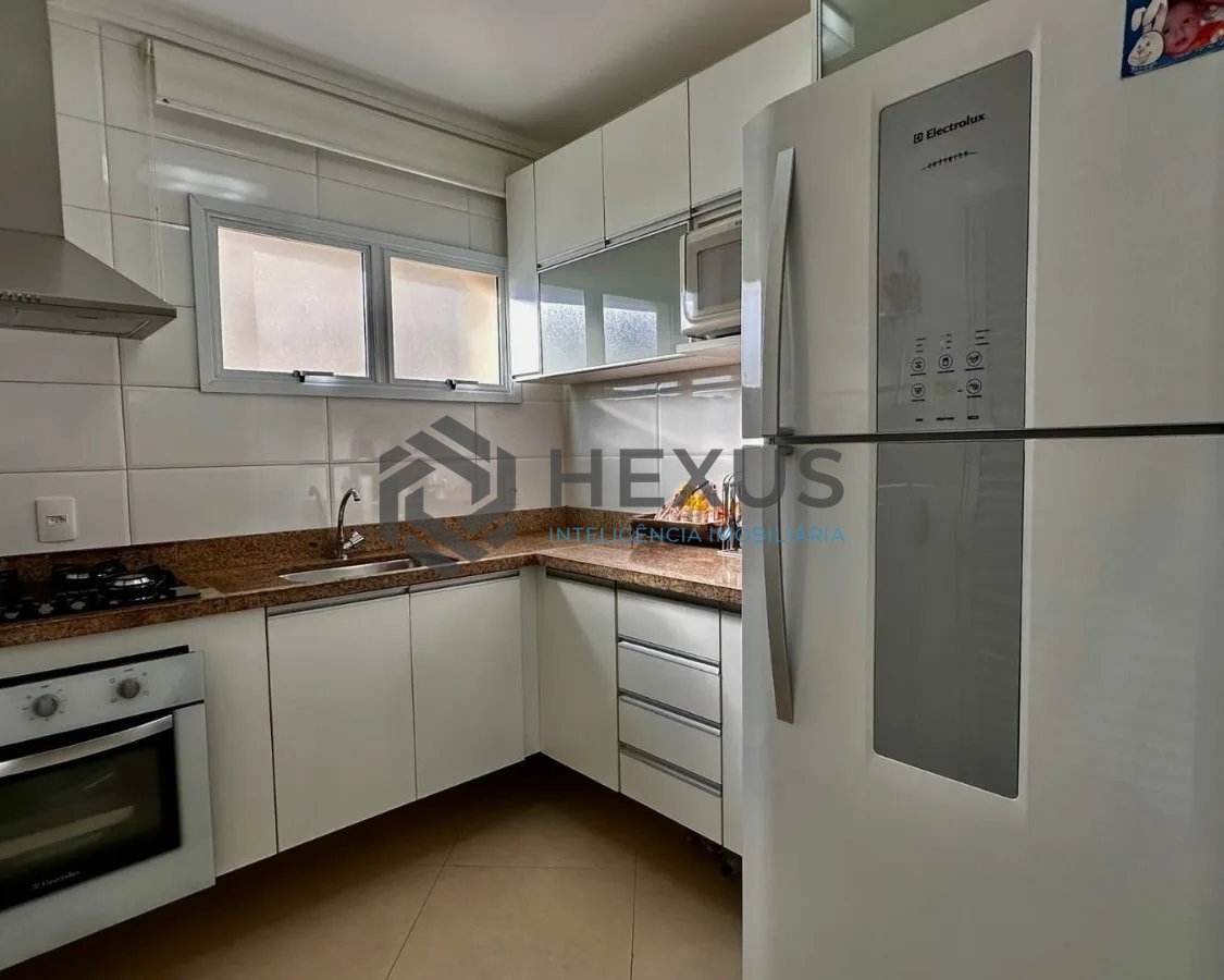 Foto 17 de Apartamento reformado com varanda e lazer a 350m da praia na Enseada, Guarujá