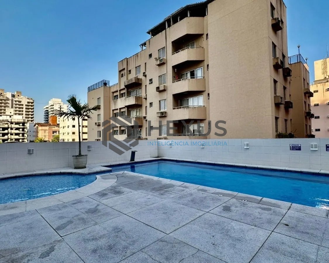 Foto 21 de Apartamento reformado com varanda e lazer a 350m da praia na Enseada, Guarujá