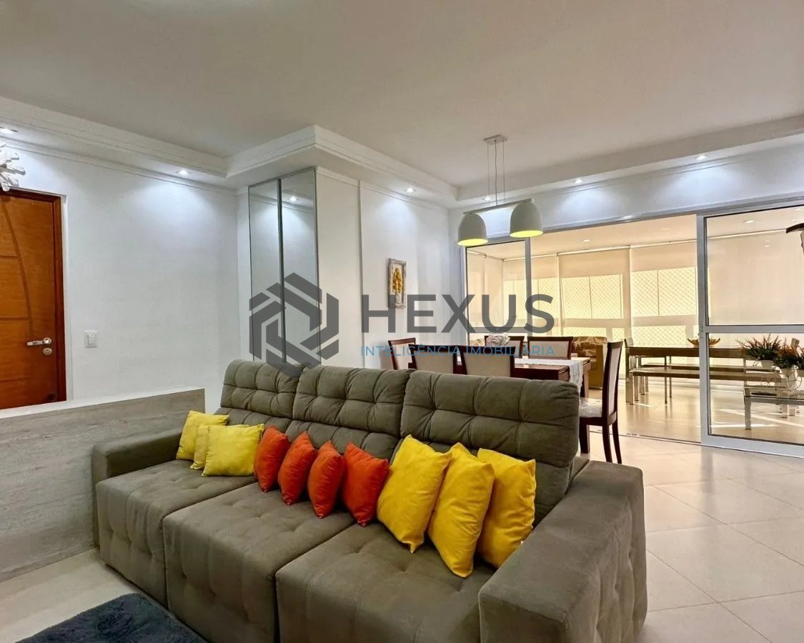 Foto 5 de Apartamento reformado com varanda e lazer a 350m da praia na Enseada, Guarujá