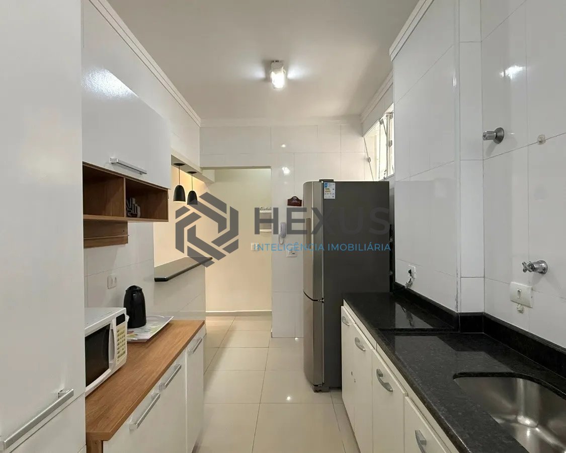 Foto 11 de Apartamento reformado com varanda vista mar na beira mar da praia nas Pitangueiras, Guarujá