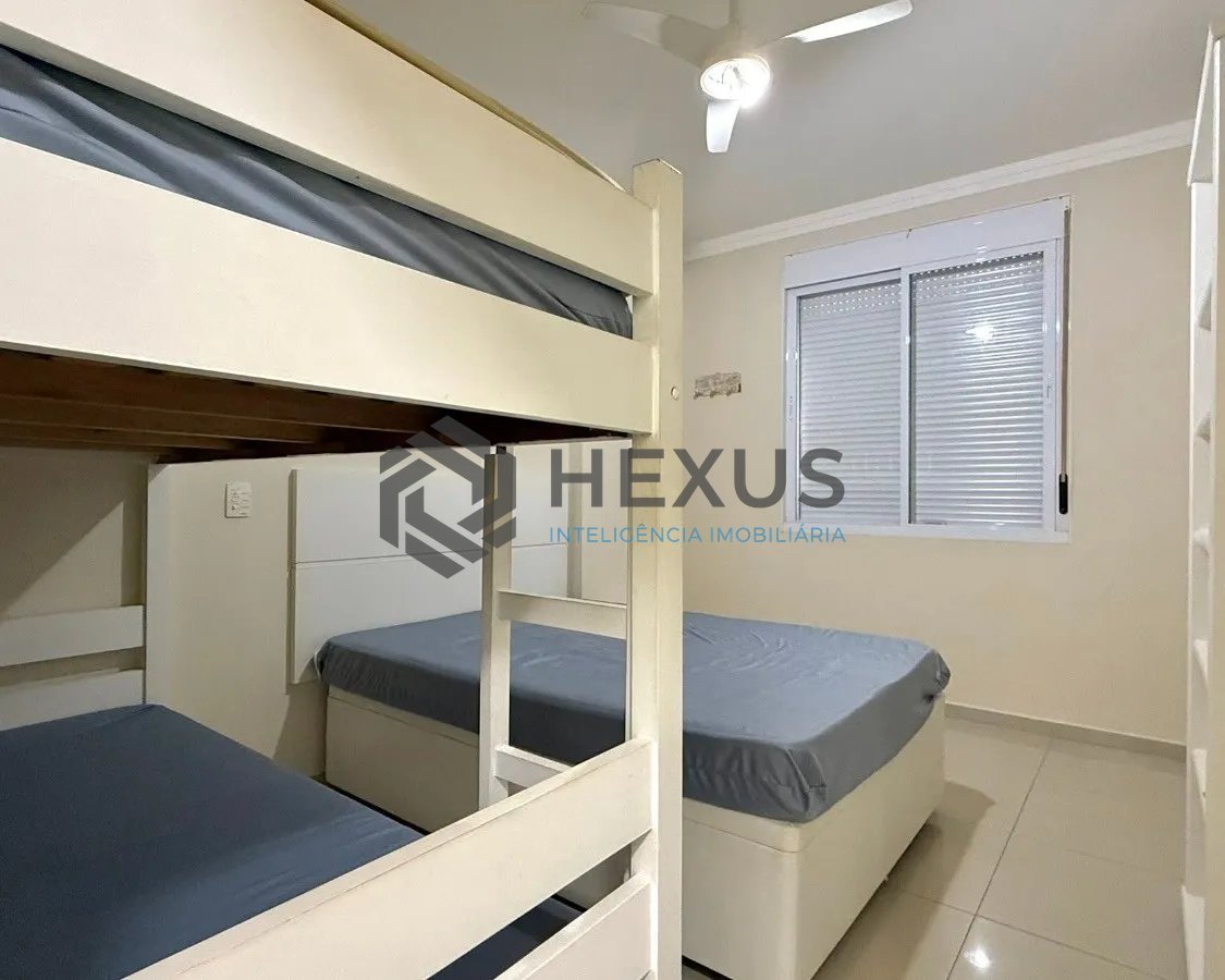 Foto 16 de Apartamento reformado com varanda vista mar na beira mar da praia nas Pitangueiras, Guarujá