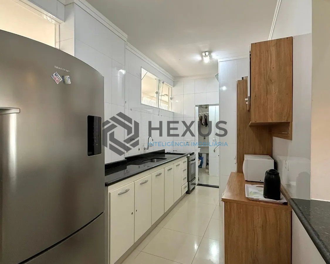 Foto 10 de Apartamento reformado com varanda vista mar na beira mar da praia nas Pitangueiras, Guarujá