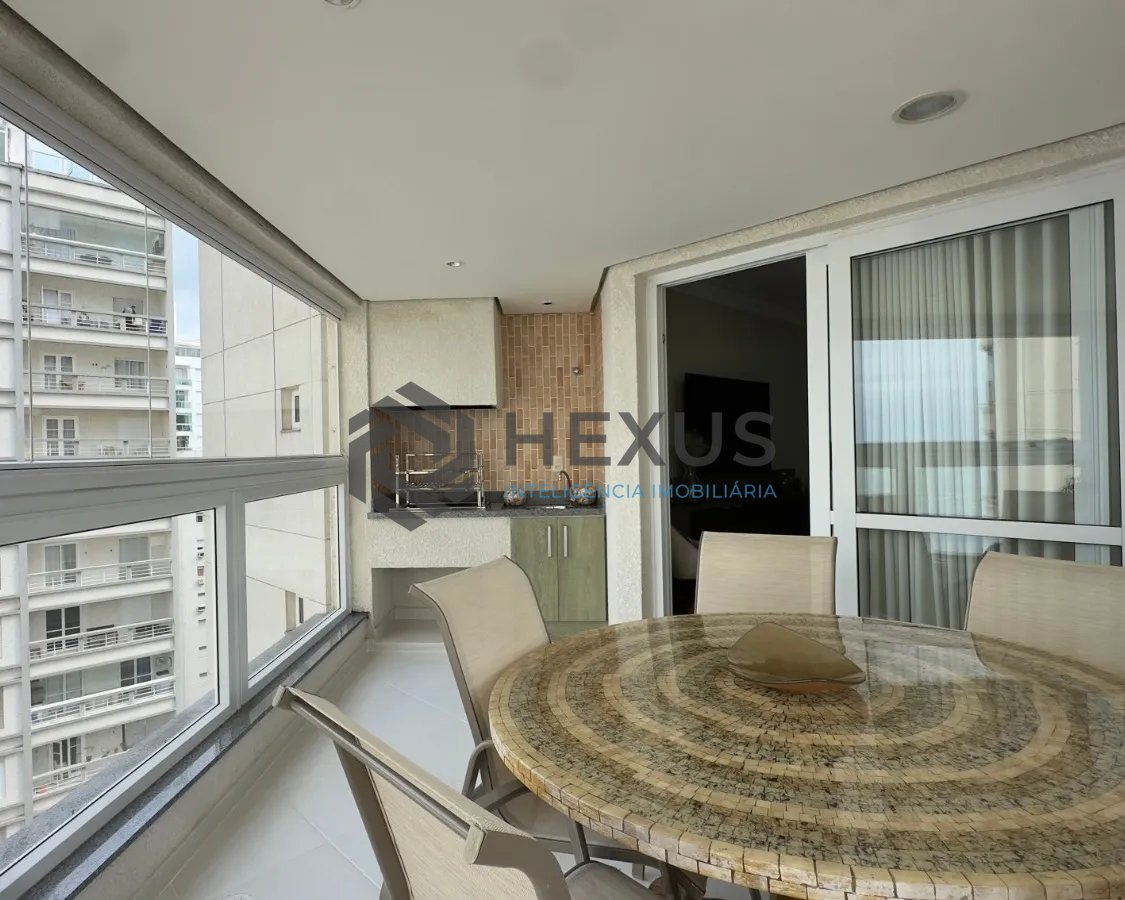 Foto 2 de Apartamento reformado com varanda gourmet vista mar e lazer na beira mar da praia nas Pitangueiras, Guarujá