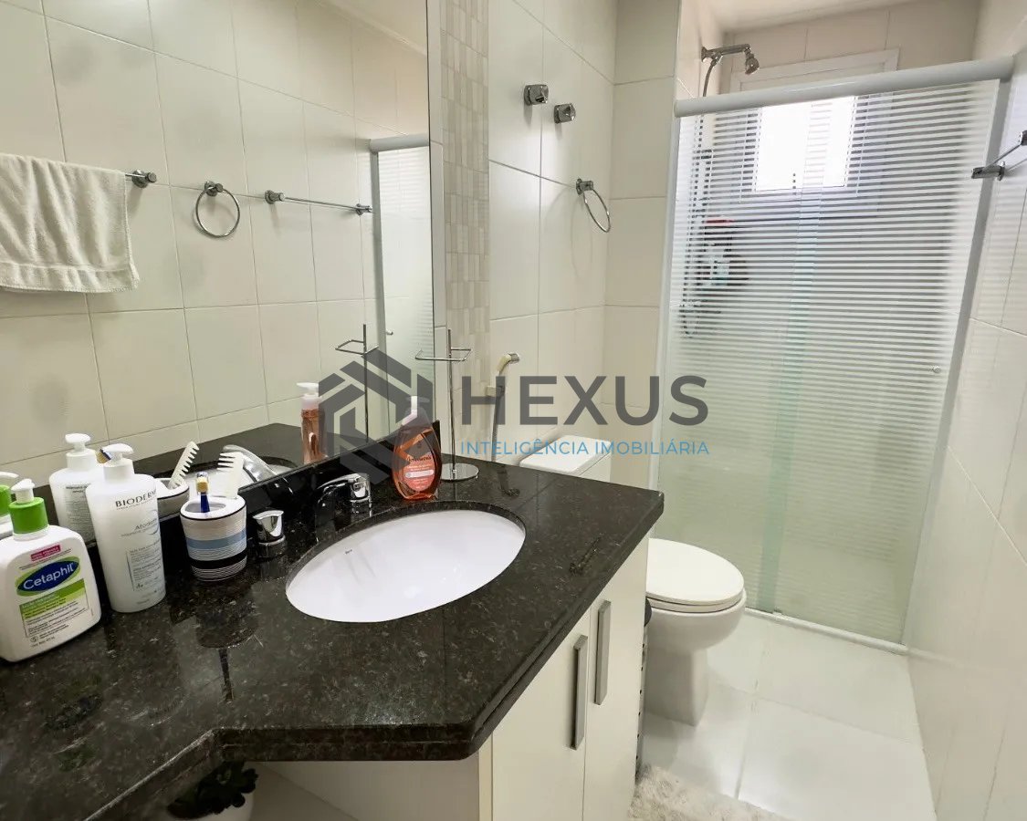 Foto 26 de Apartamento reformado com varanda gourmet vista mar e lazer na beira mar da praia nas Pitangueiras, Guarujá