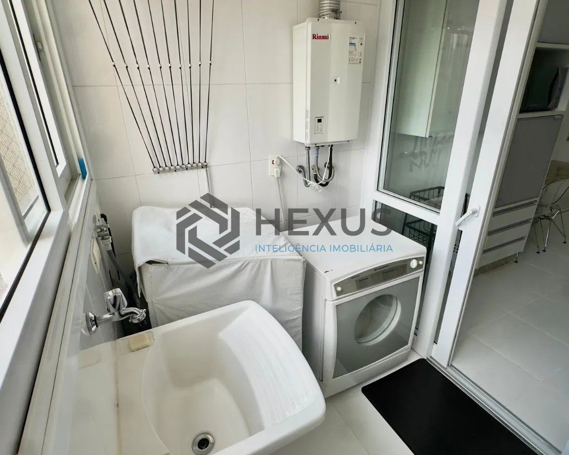 Foto 27 de Apartamento reformado com varanda gourmet vista mar e lazer na beira mar da praia nas Pitangueiras, Guarujá