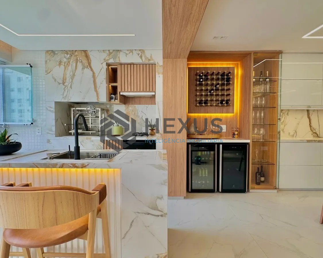 Foto 11 de Apartamento reformado com varanda gourmet e lazer a 250m da praia nas Pitangueiras, Guarujá