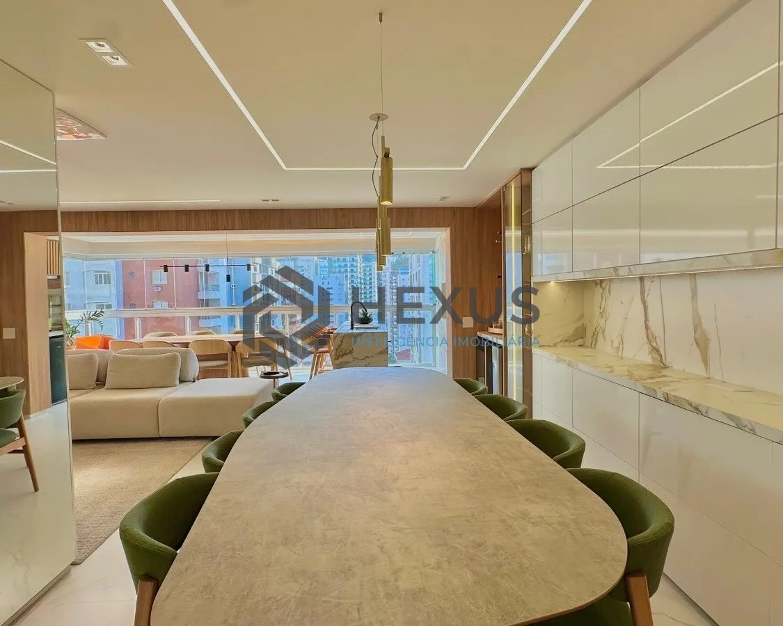 Foto 17 de Apartamento reformado com varanda gourmet e lazer a 250m da praia nas Pitangueiras, Guarujá