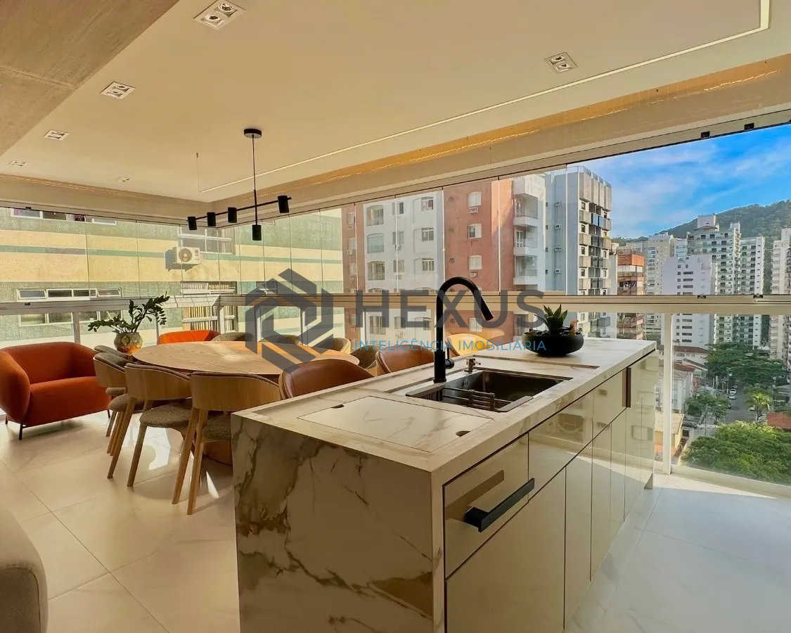 Foto 6 de Apartamento reformado com varanda gourmet e lazer a 250m da praia nas Pitangueiras, Guarujá