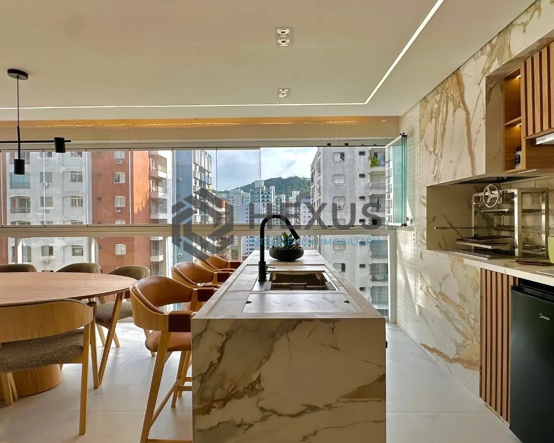 Foto 8 de Apartamento reformado com varanda gourmet e lazer a 250m da praia nas Pitangueiras, Guarujá