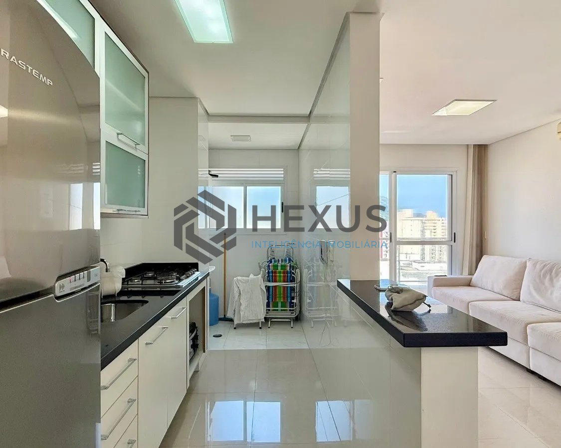 Foto 8 de Apartamento reformado com varanda vista mar e lazer a 450m da praia no Jardim Astúrias, Guarujá