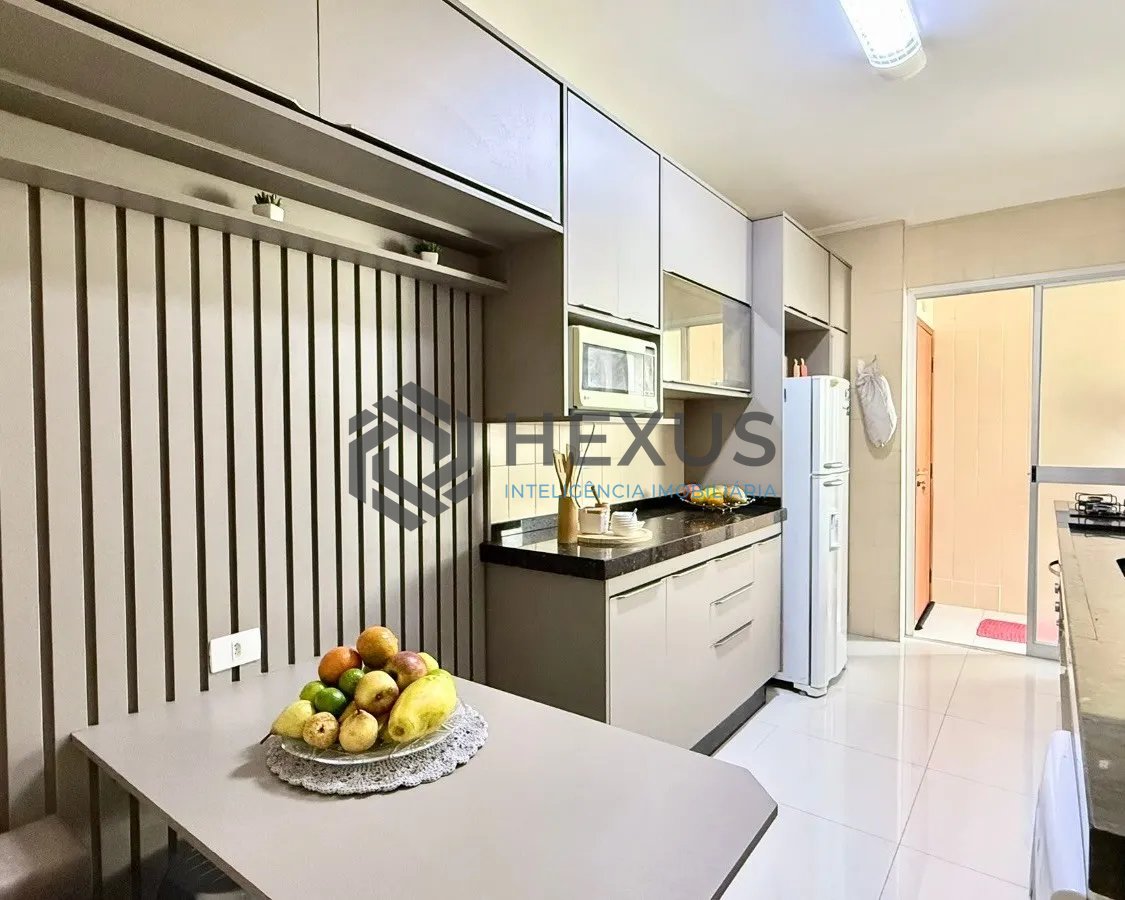 Foto 16 de Apartamento com varanda e lazer a 100m da praia nas Pitangueiras, Guarujá