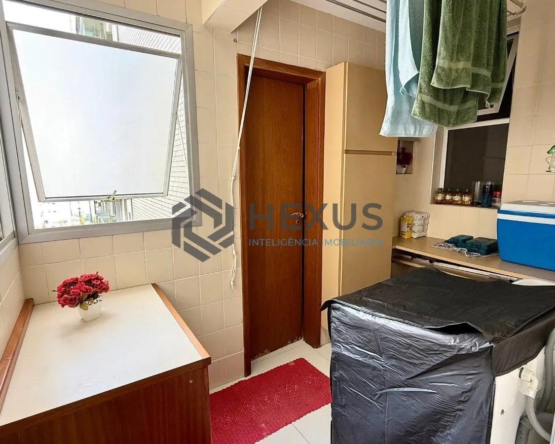 Foto 26 de Apartamento com varanda e lazer a 100m da praia nas Pitangueiras, Guarujá