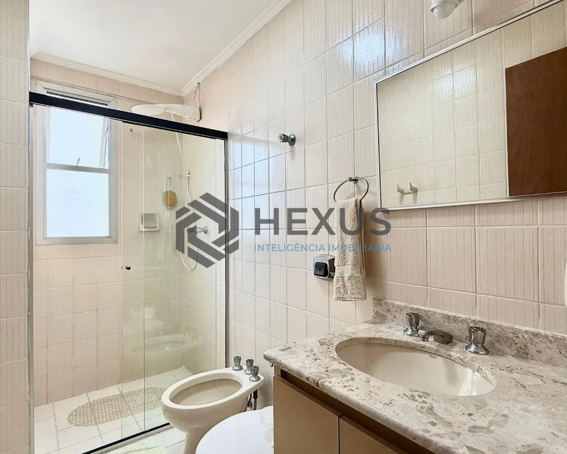 Foto 29 de Apartamento com varanda e lazer a 100m da praia nas Pitangueiras, Guarujá