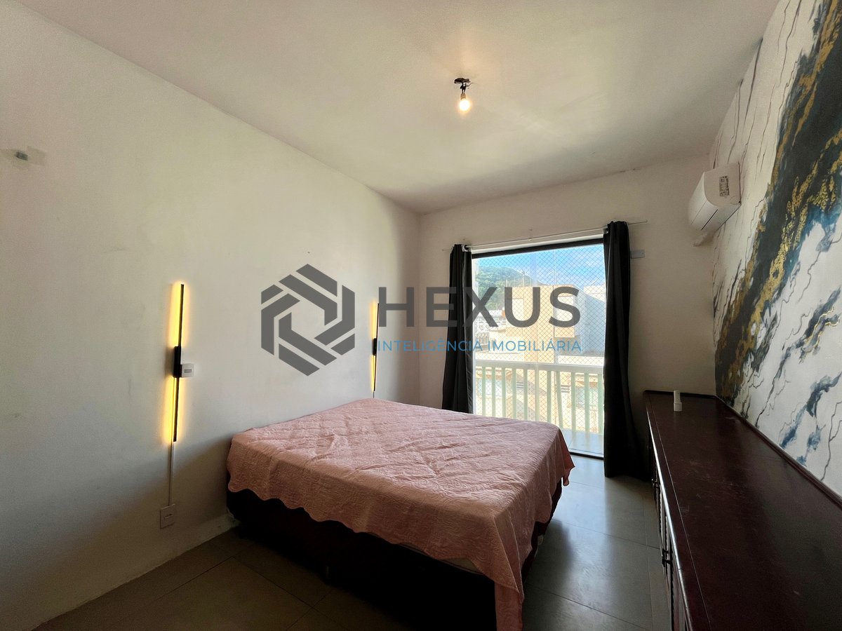 Foto 12 de Apartamento reformado com varanda vista mar na beira mar da praia nas Pitangueiras, Guarujá
