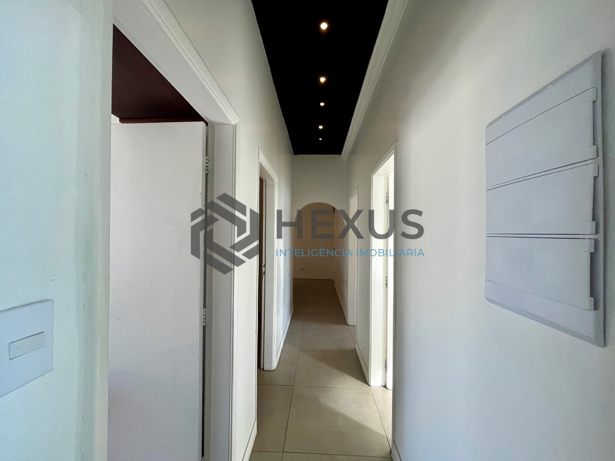 Foto 14 de Apartamento reformado com varanda vista mar na beira mar da praia nas Pitangueiras, Guarujá