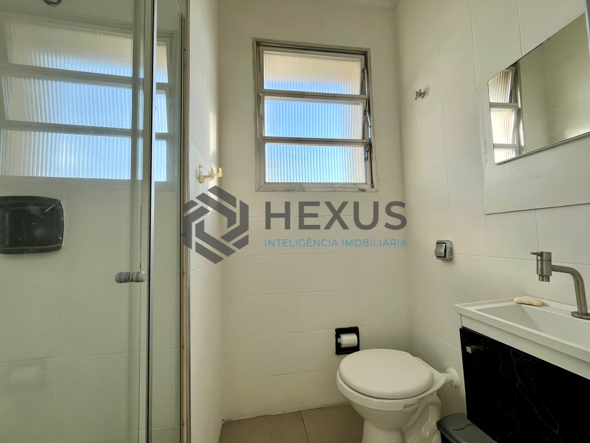 Foto 18 de Apartamento reformado com varanda vista mar na beira mar da praia nas Pitangueiras, Guarujá